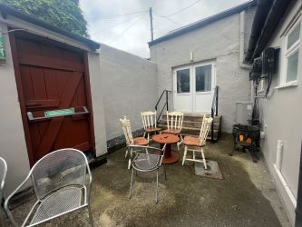 Merlin Hotel, Pwllgwaun Road, Pontypridd, CF37 1HH
