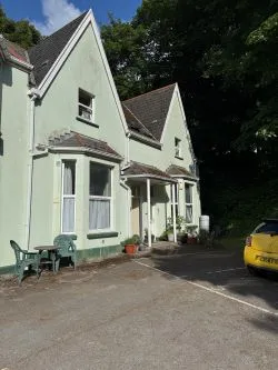 Flat 6 Garth-mor Court, Old Road, Neath, West Glamorgan, SA11 2HW