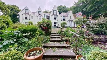 Flat 6 Garth-mor Court, Old Road, Neath, West Glamorgan, SA11 2HW