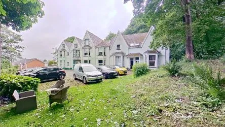 Flat 6 Garth-mor Court, Old Road, Neath, West Glamorgan, SA11 2HW