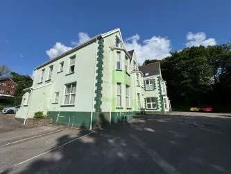 Flat 6 Garth-mor Court, Old Road, Neath, West Glamorgan, SA11 2HW