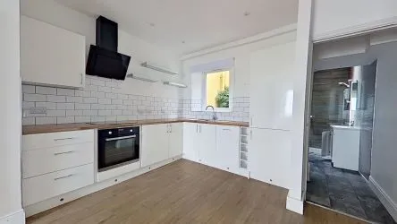 Flat 1 Glan Y Mor, Amroth, Narberth, Dyfed, SA67 8NG