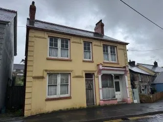 1 Blaenau Road, Llandybie, Ammanford, Dyfed, SA18 3YR