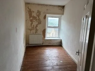 28 Pleasant View, Tylorstown, Ferndale, Mid Glamorgan, CF43 3NF