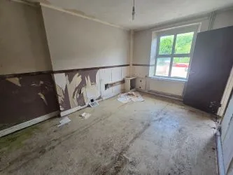 15 Oakland Terrace, Ferndale, Mid Glamorgan, CF43 4UD