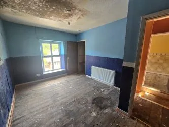 15 Oakland Terrace, Ferndale, Mid Glamorgan, CF43 4UD