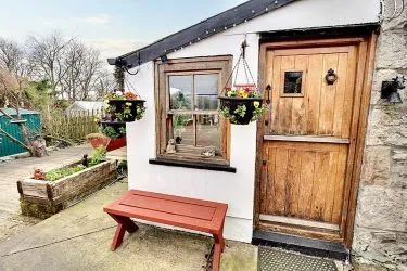 Turf Cottage, Llanelly Hill, Abergavenny, Gwent, NP7 0NU