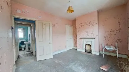 6 Queen Street, Pontypool, Gwent, NP4 6HP