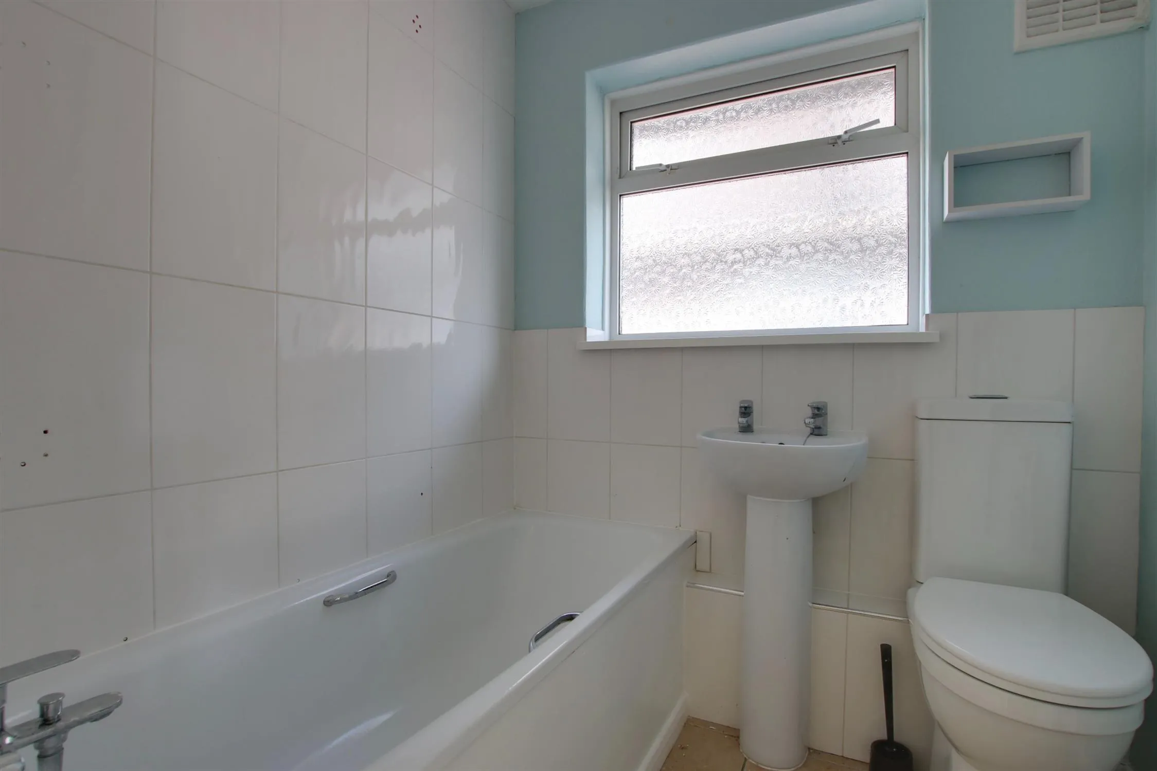 Meadowbank Road, Fareham. Auction Guide Price £225,000, 3 Bedroom Property from Pearsons Estate Agents