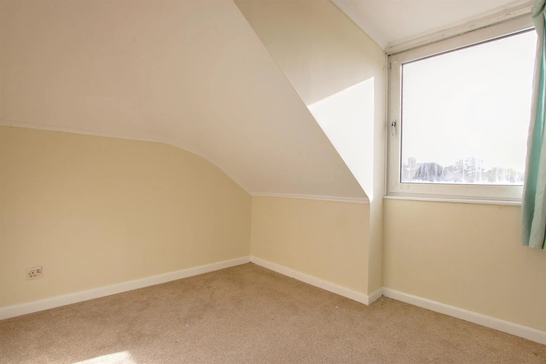 Meadowbank Road, Fareham. Auction Guide Price £225,000, 3 Bedroom Property from Pearsons Estate Agents
