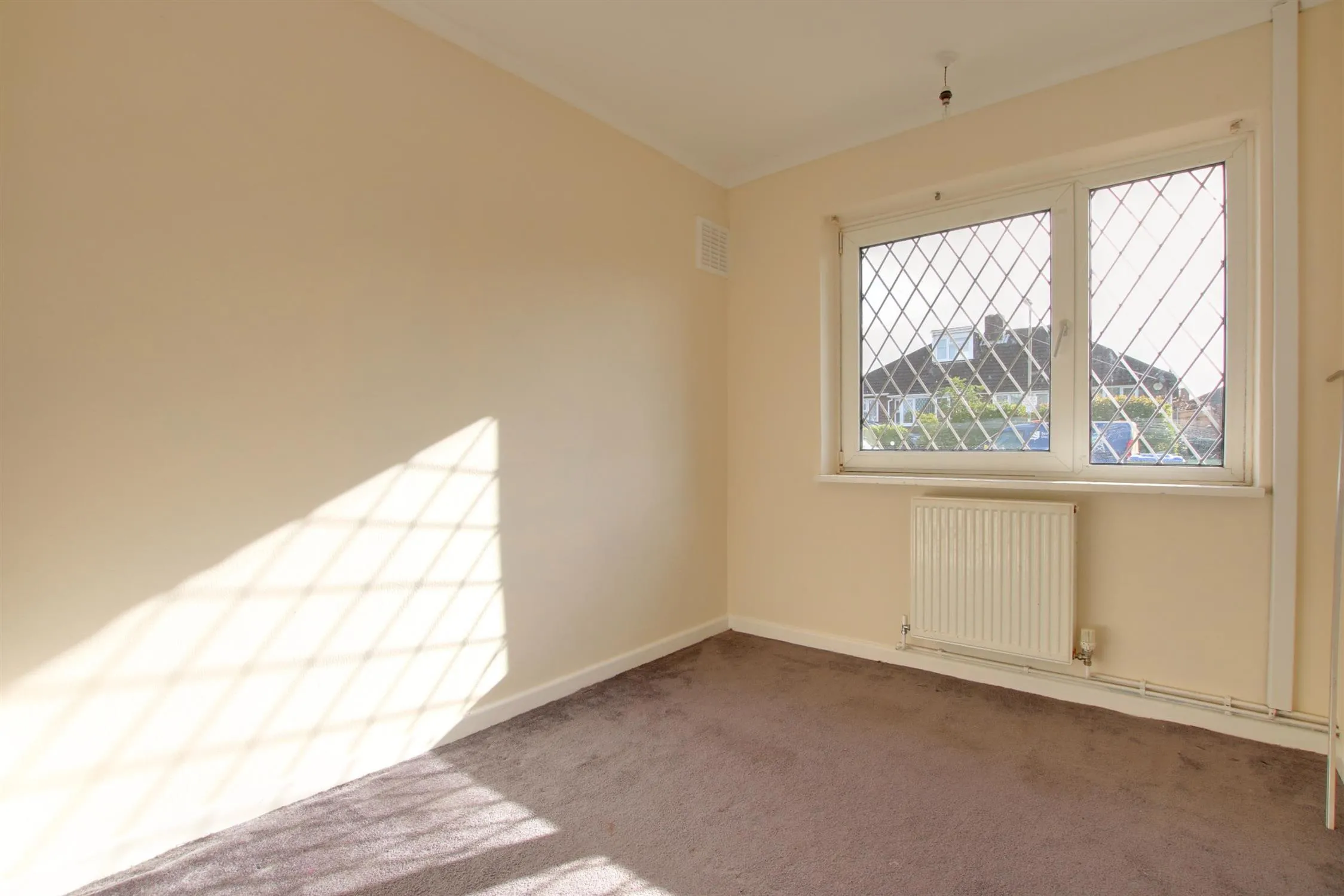 Meadowbank Road, Fareham. Auction Guide Price £225,000, 3 Bedroom Property from Pearsons Estate Agents