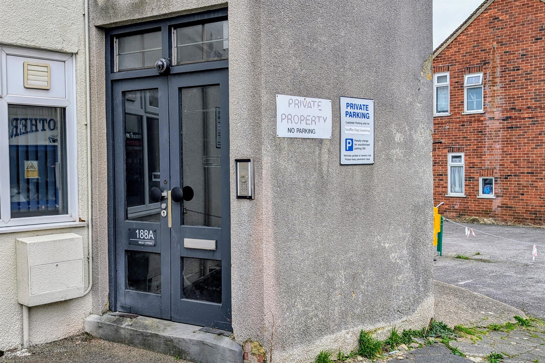 West Street, Fareham. Auction Guide Price £75,000., 1 Bedroom Property from Pearsons Estate Agents