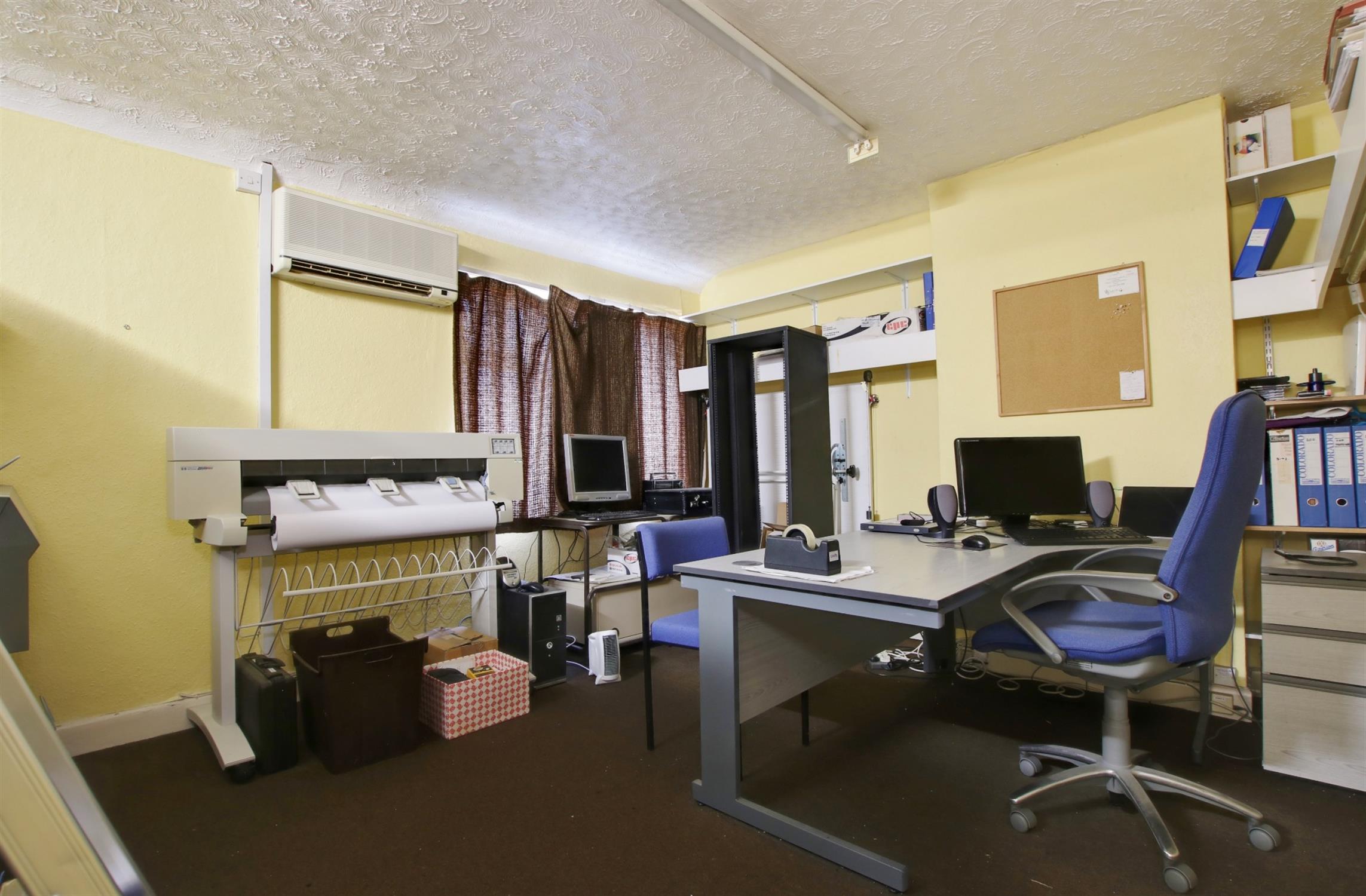 West Street, Fareham. Auction Guide Price £75,000., 1 Bedroom Property from Pearsons Estate Agents