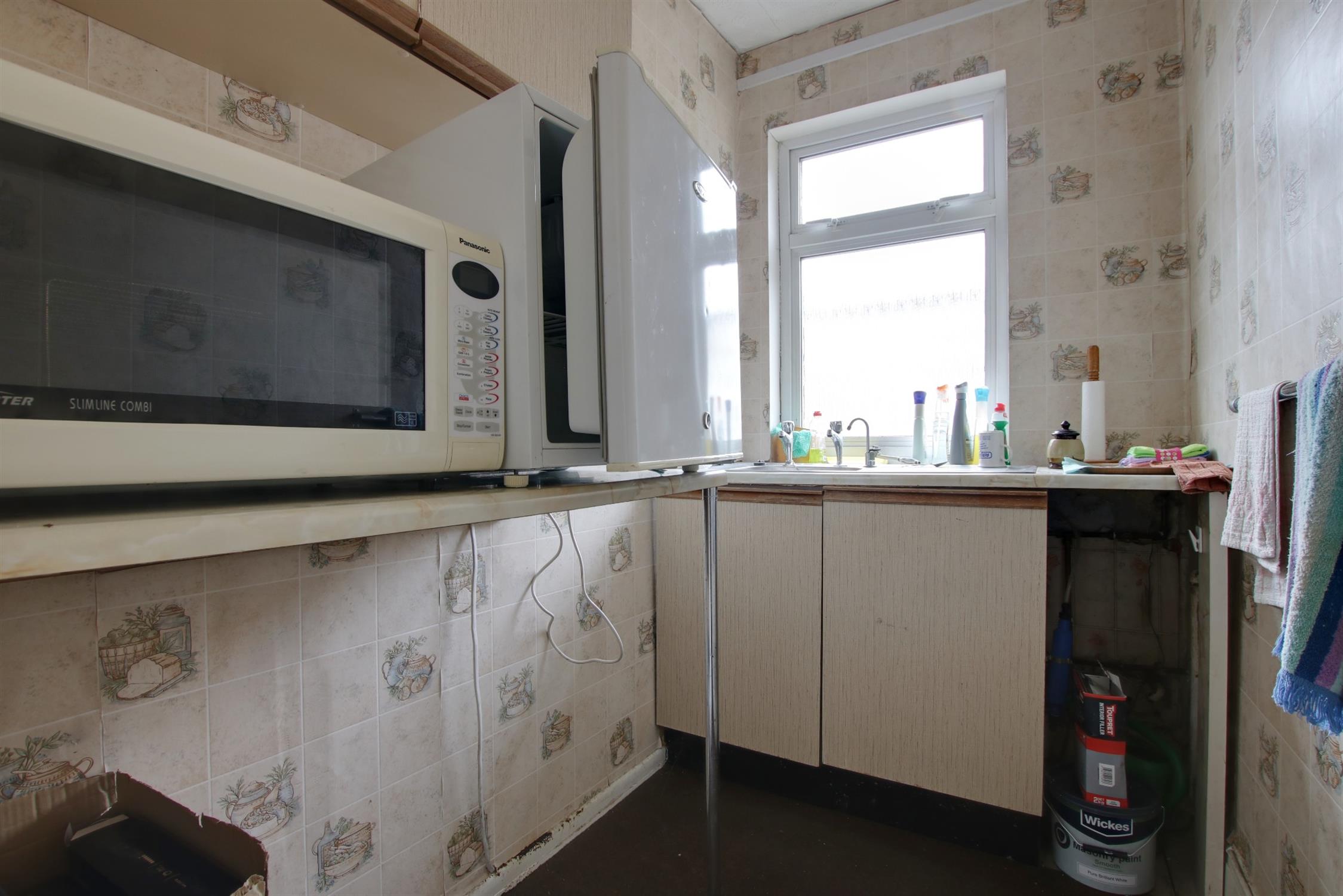 West Street, Fareham. Auction Guide Price £75,000., 1 Bedroom Property from Pearsons Estate Agents