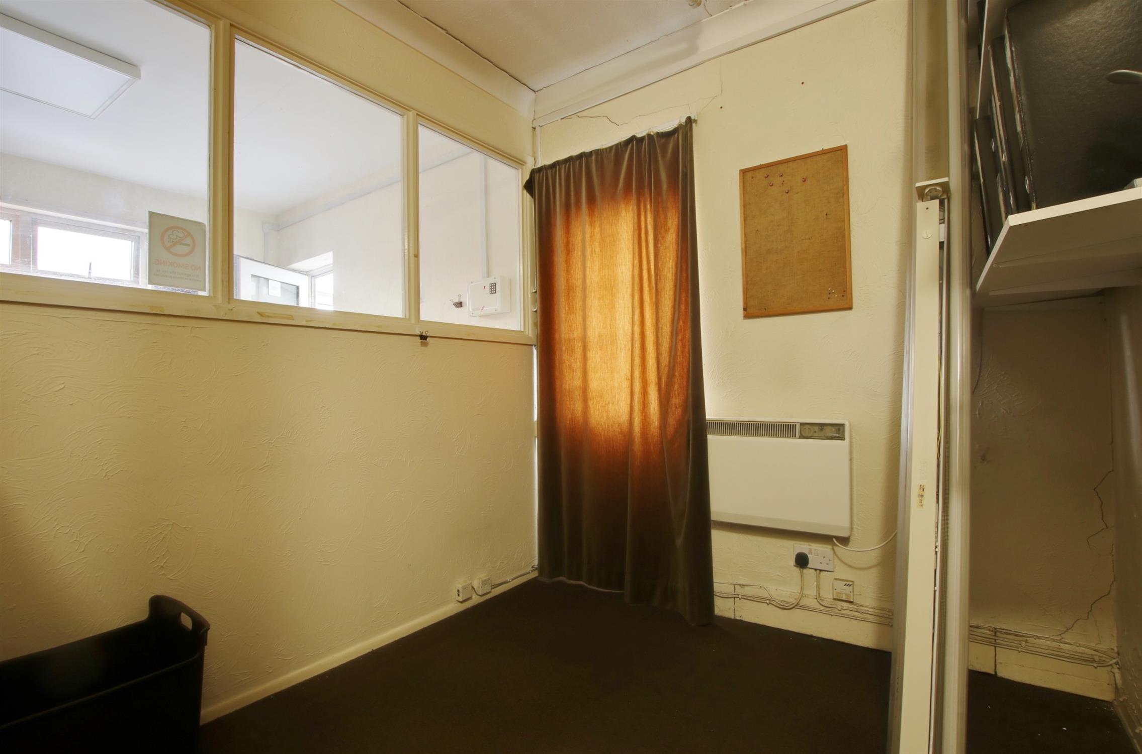 West Street, Fareham. Auction Guide Price £75,000., 1 Bedroom Property from Pearsons Estate Agents