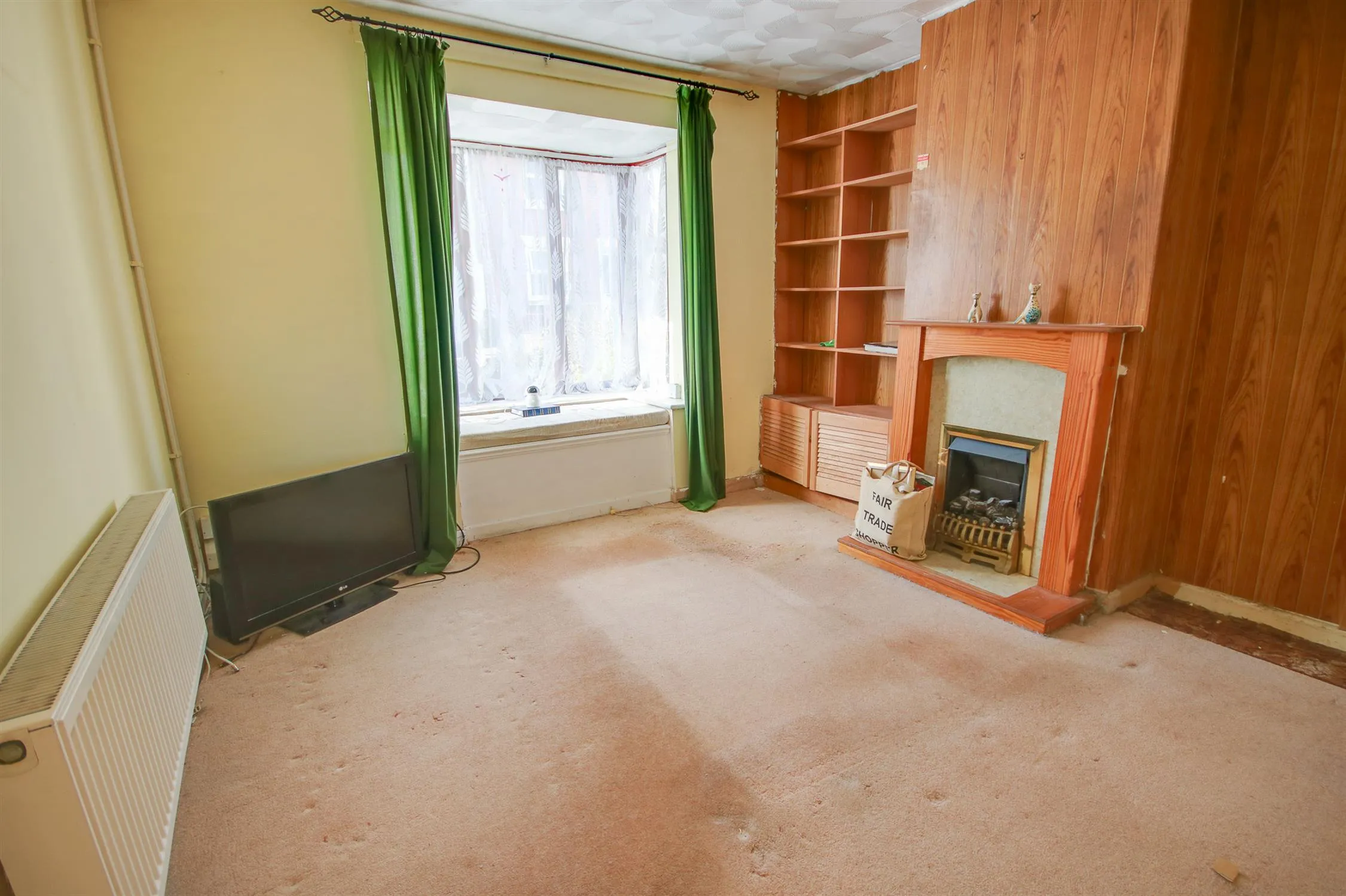 Auction Sale! Cash Buyers Only! Lots Of Potential!, 2 Bedroom Property from Pearsons Estate Agents
