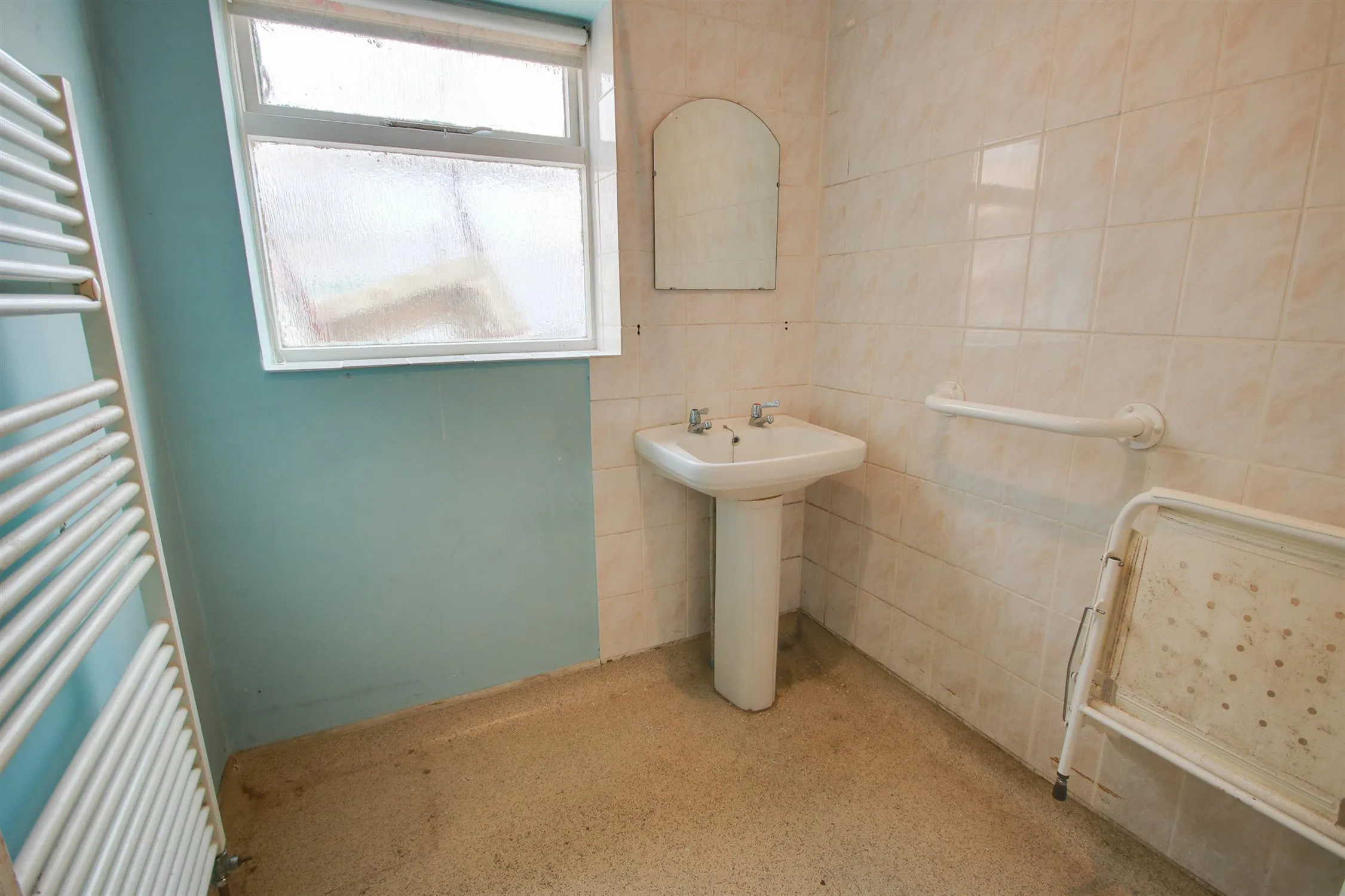 Auction Sale! Cash Buyers Only! Lots Of Potential!, 2 Bedroom Property from Pearsons Estate Agents