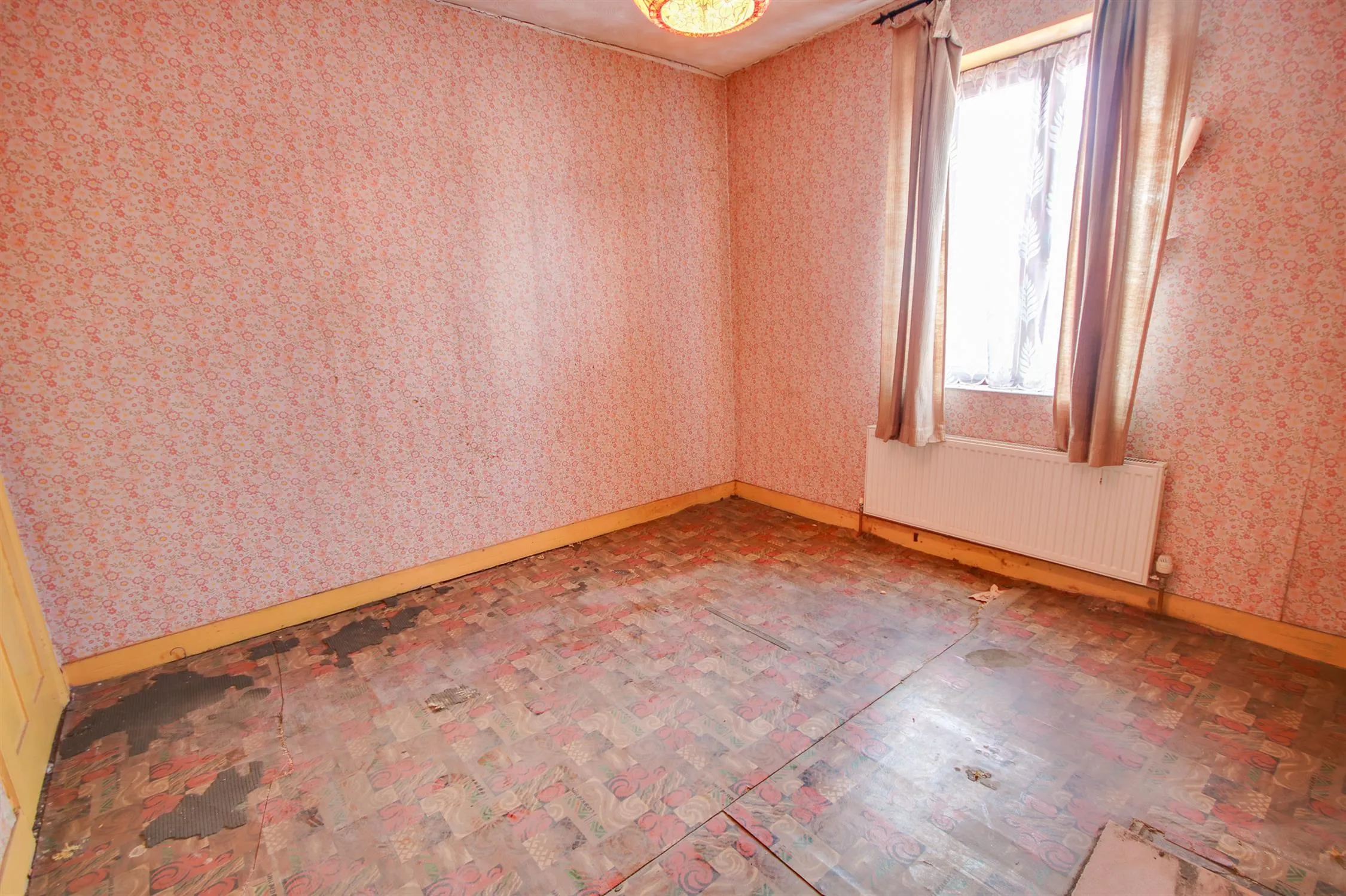 Auction Sale! Cash Buyers Only! Lots Of Potential!, 2 Bedroom Property from Pearsons Estate Agents