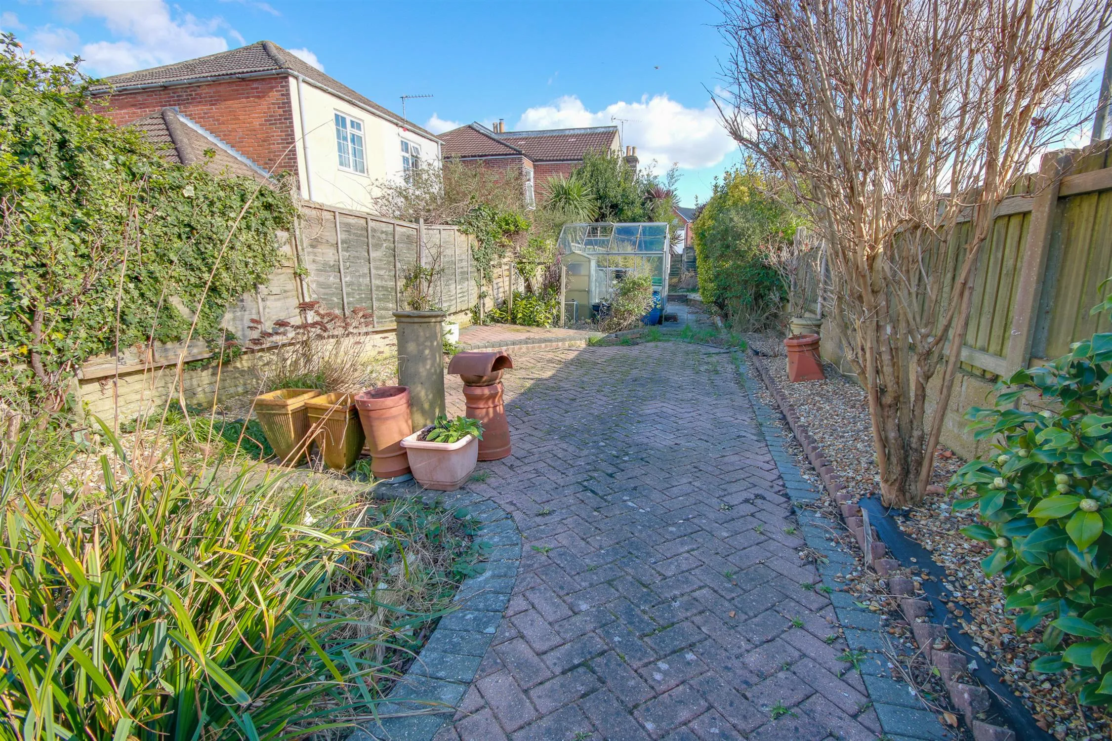 Auction Sale! Cash Buyers Only! Lots Of Potential!, 2 Bedroom Property from Pearsons Estate Agents