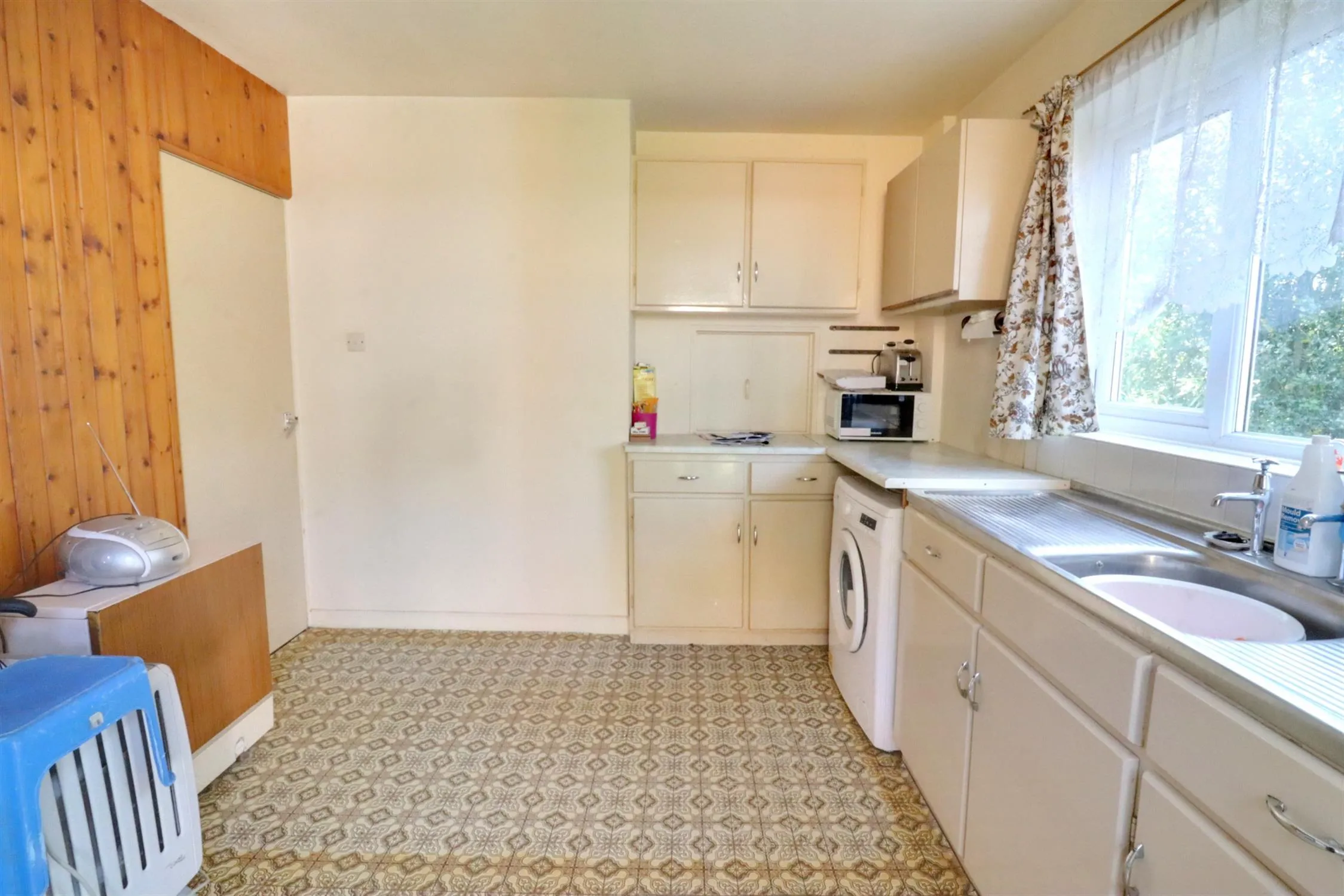 Durley Avenue, Cowplain, 2 Bedroom Property from Pearsons Estate Agents