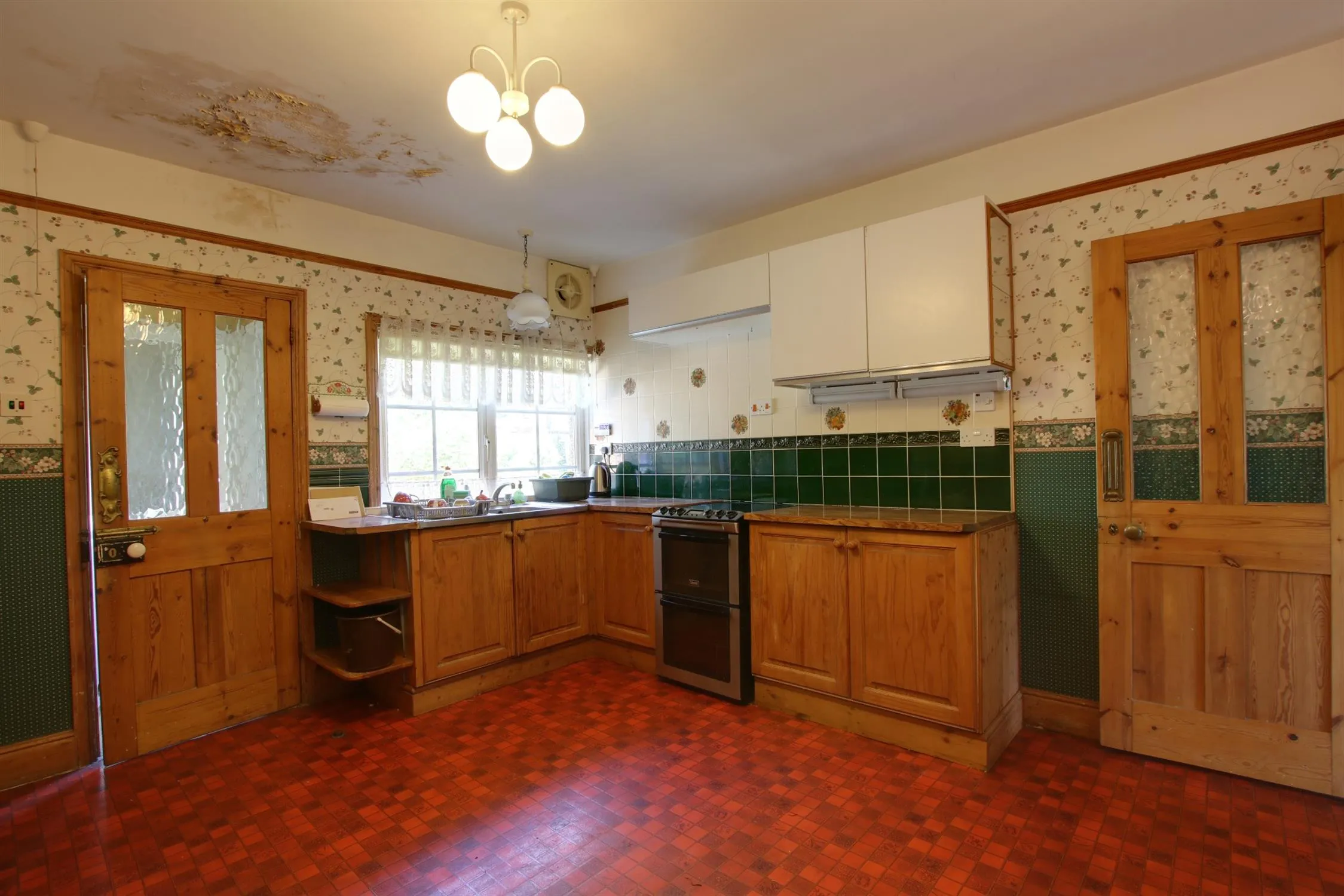 Hill Park Road, Fareham. Auction Guide Price £225,000., 3 Bedroom Property from Pearsons Estate Agents