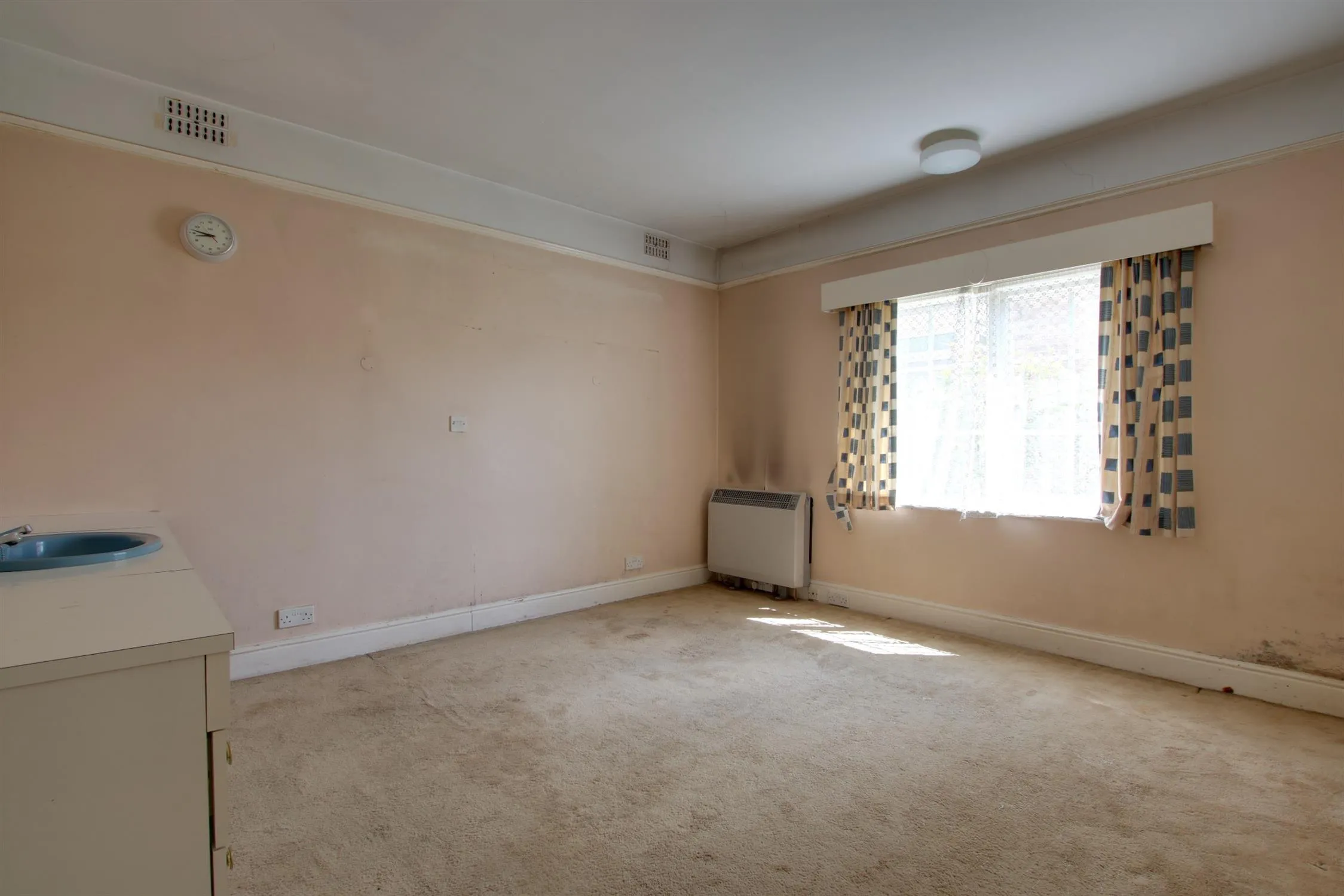 Hill Park Road, Fareham. Auction Guide Price £225,000., 3 Bedroom Property from Pearsons Estate Agents