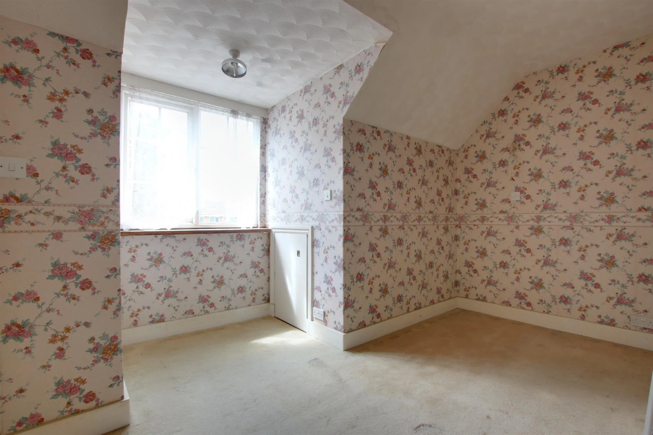 Hill Park Road, Fareham. Auction Guide Price £225,000., 3 Bedroom Property from Pearsons Estate Agents