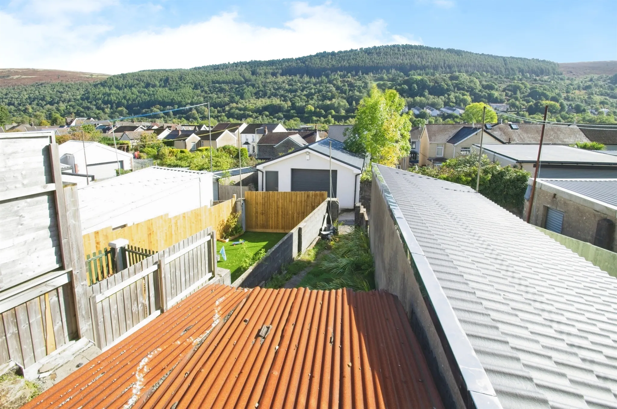 3 bed End of Terrace
