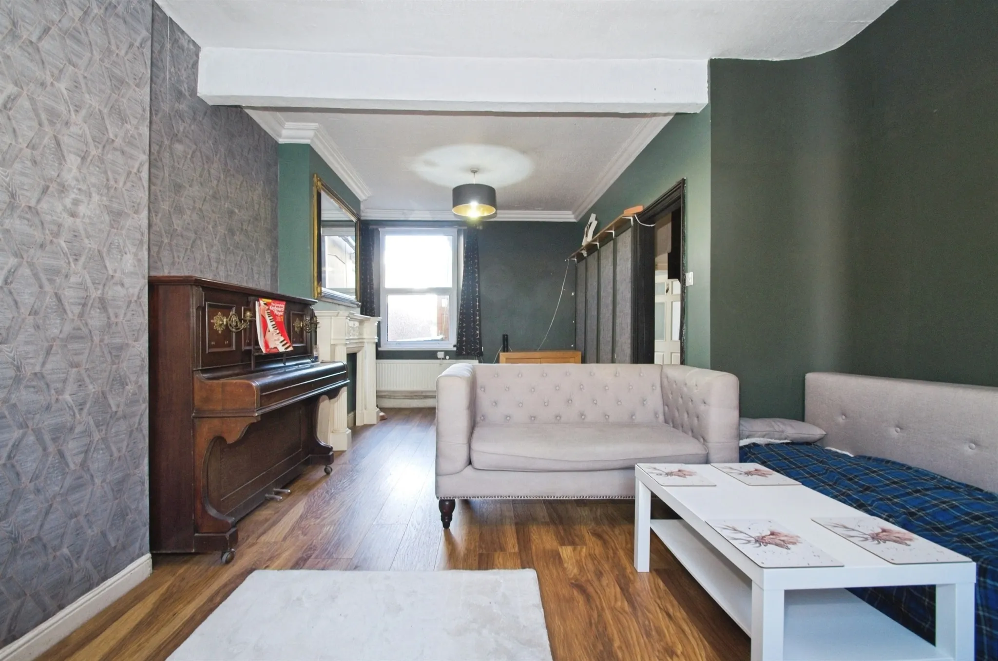 3 bed End of Terrace