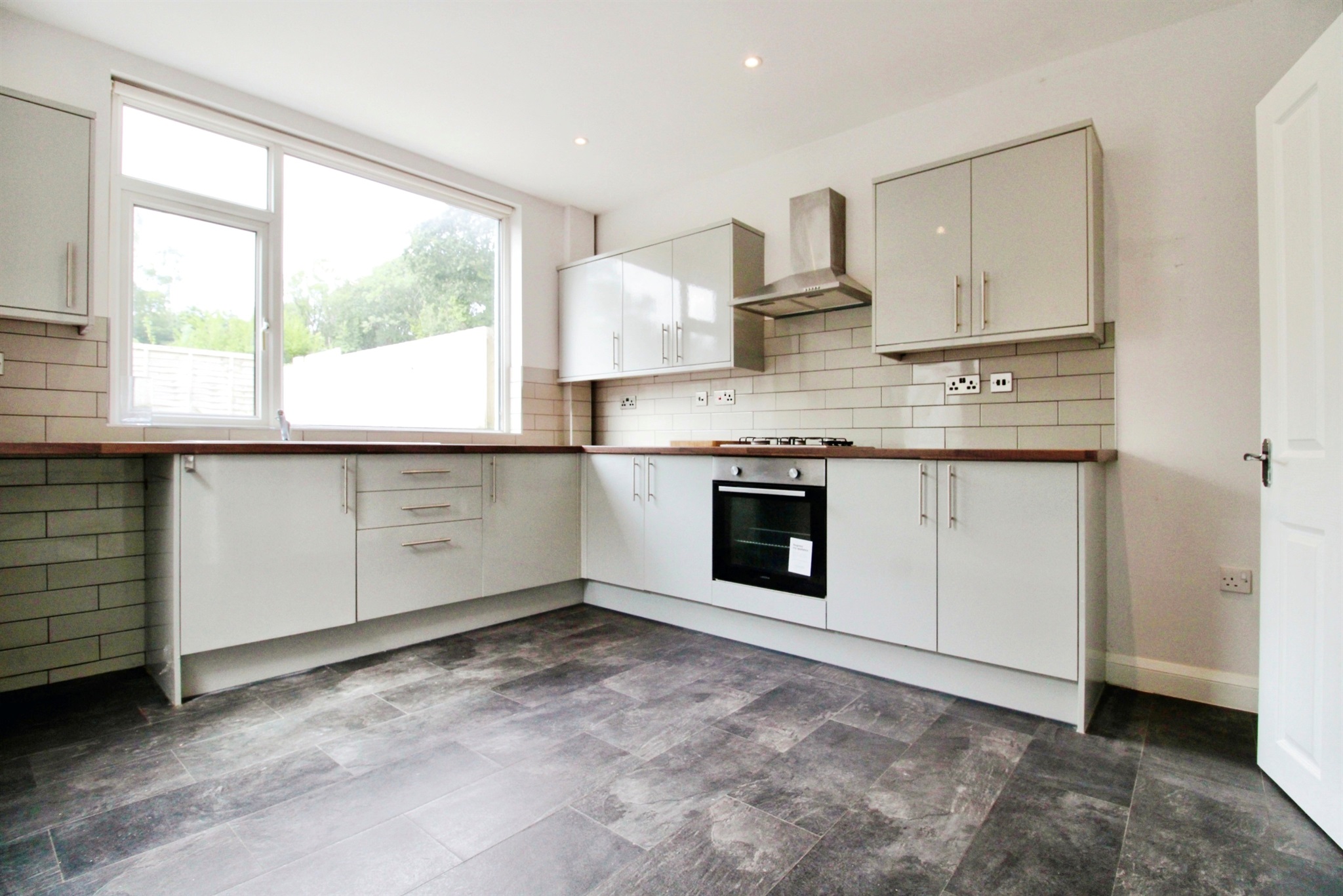3 bed End of Terrace