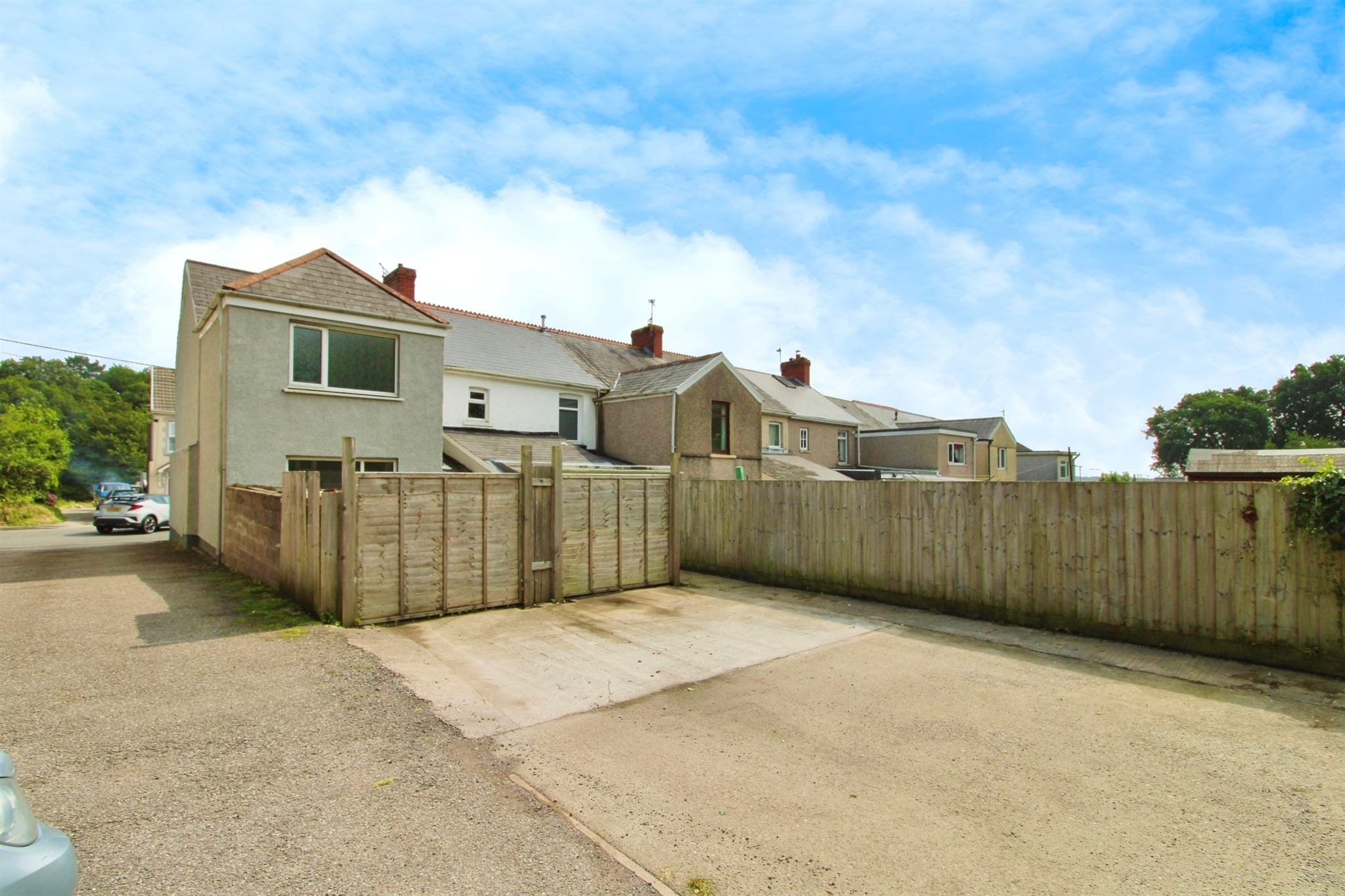 3 bed End of Terrace