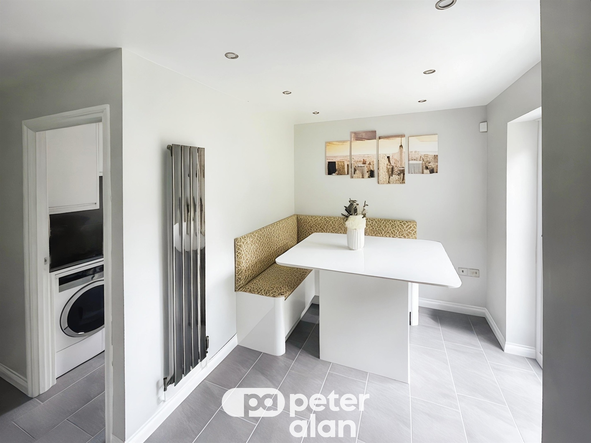 5 bed Detached