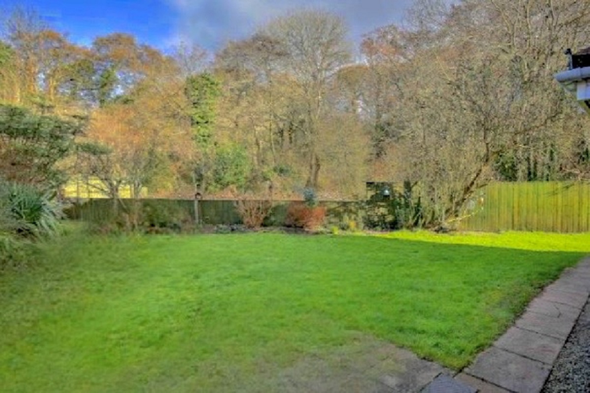 5 bed Detached