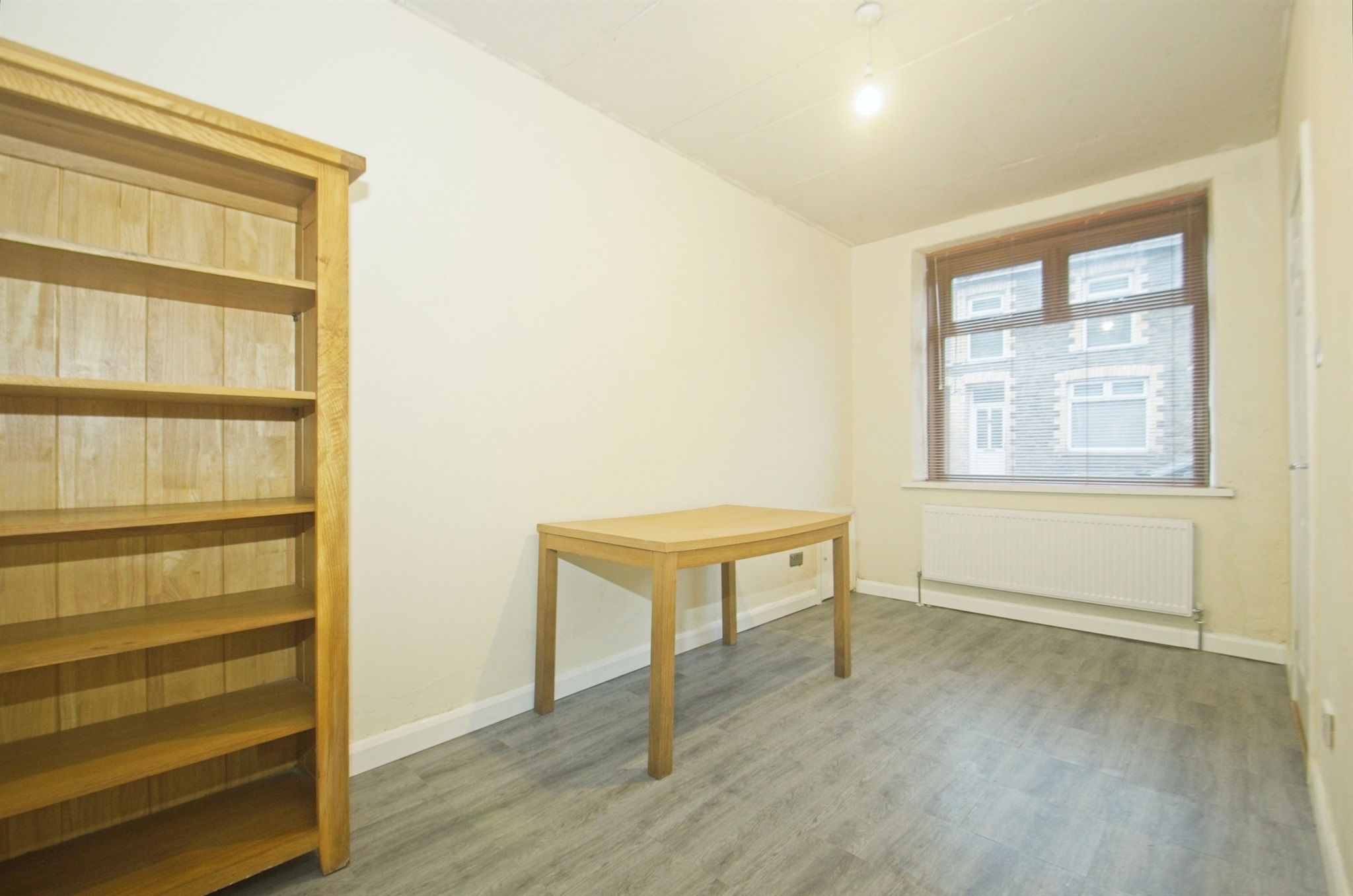 5 bed Semi-Detached
