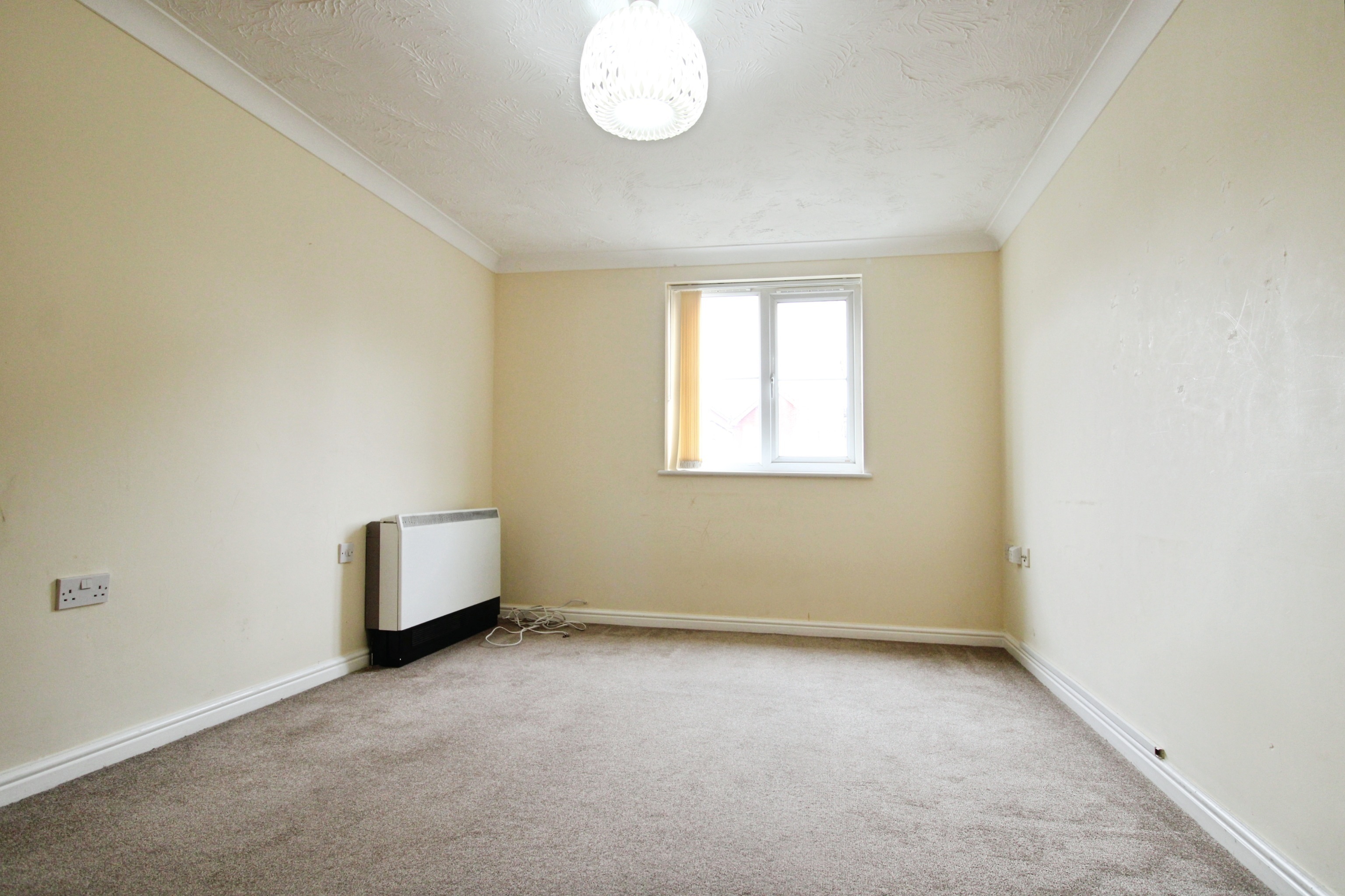 2 bed Ground Flat
