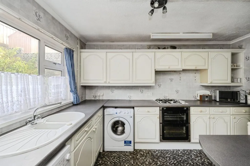 3 bed Semi-Detached Bungalow