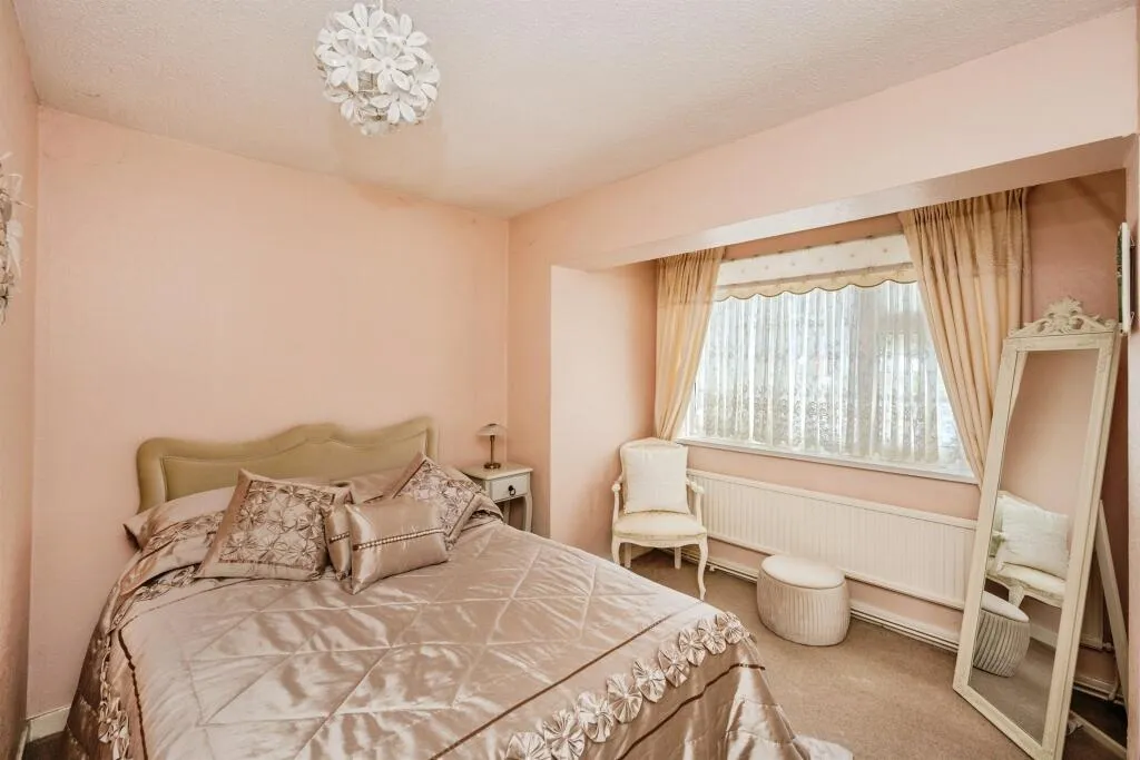 3 bed Semi-Detached Bungalow