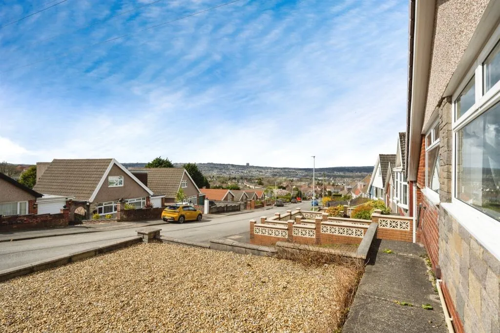 3 bed Semi-Detached Bungalow