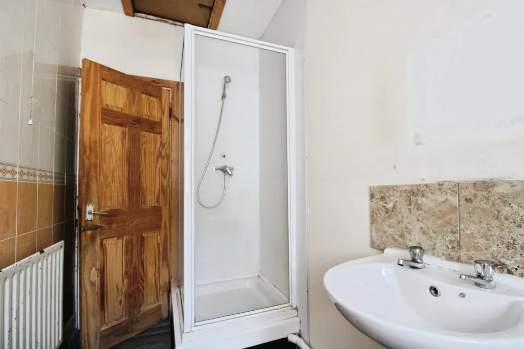 5 bed Terraced