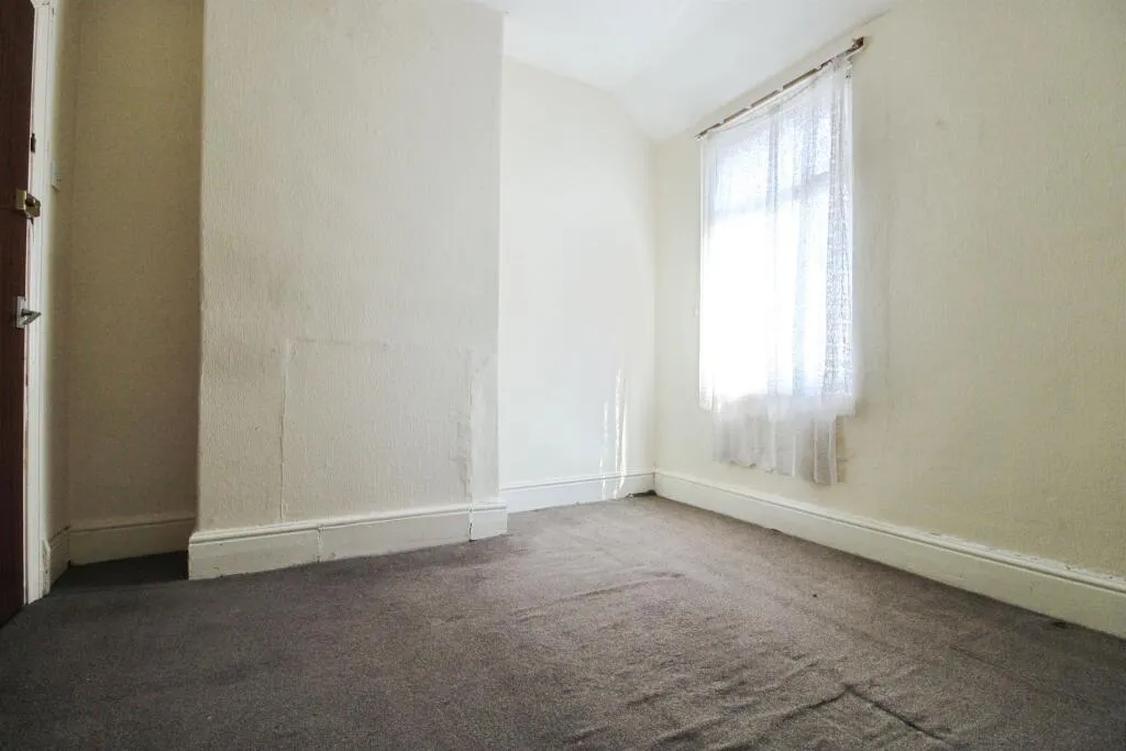 5 bed Terraced