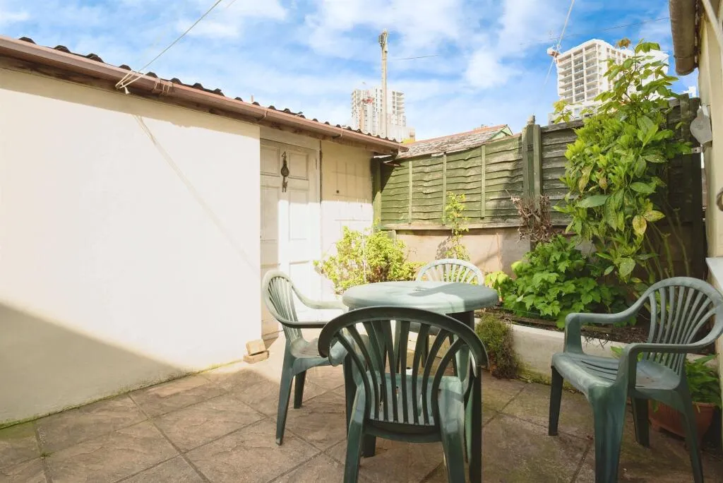 4 bed Terraced