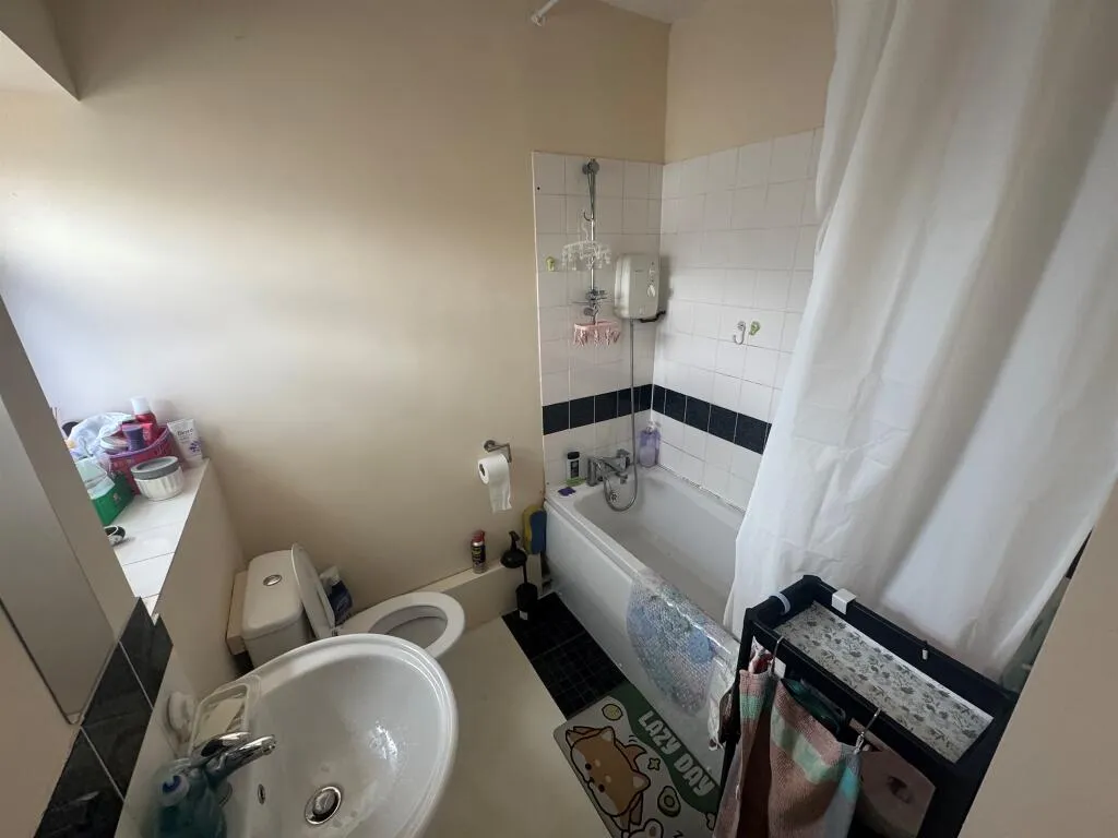 7 bed Block of Apartments