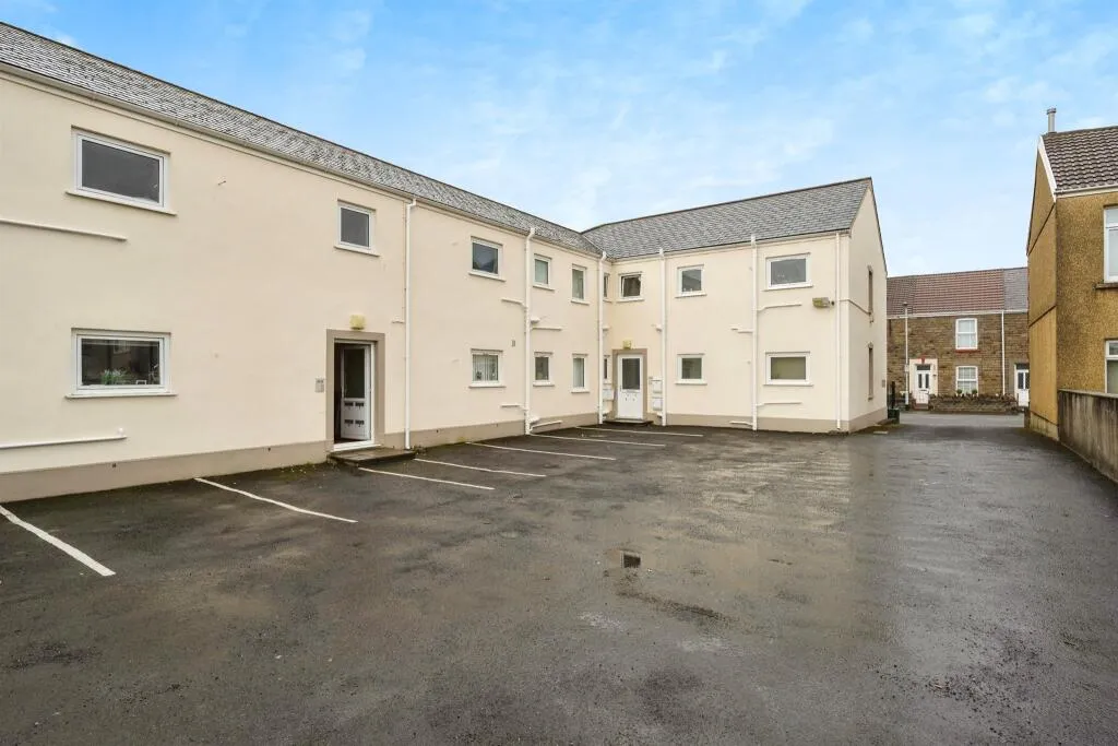 2 bed Ground Flat