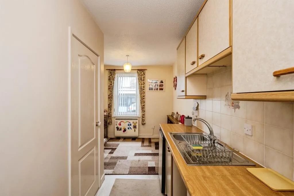 2 bed Ground Flat