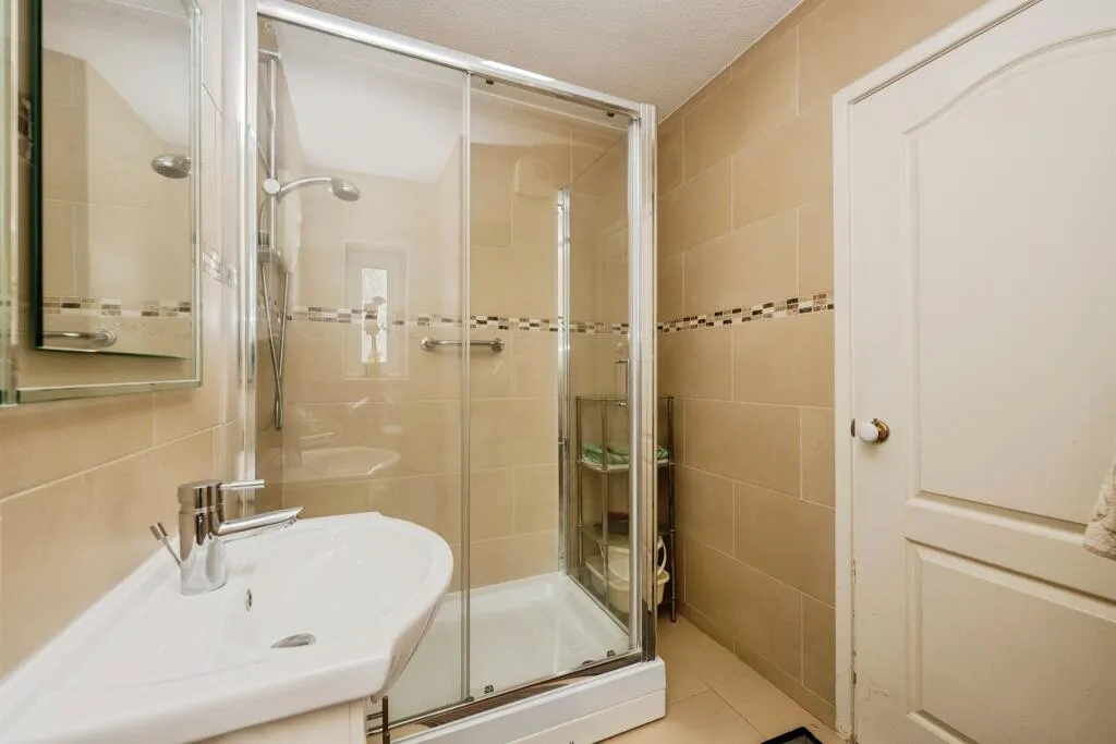 2 bed Ground Flat