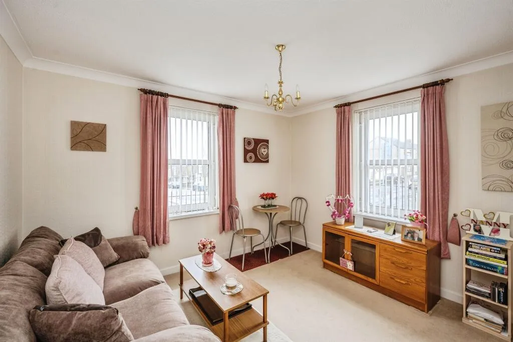 2 bed Ground Flat