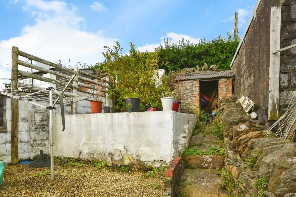 4 bed Terraced