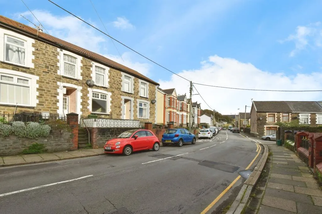 4 bed Terraced