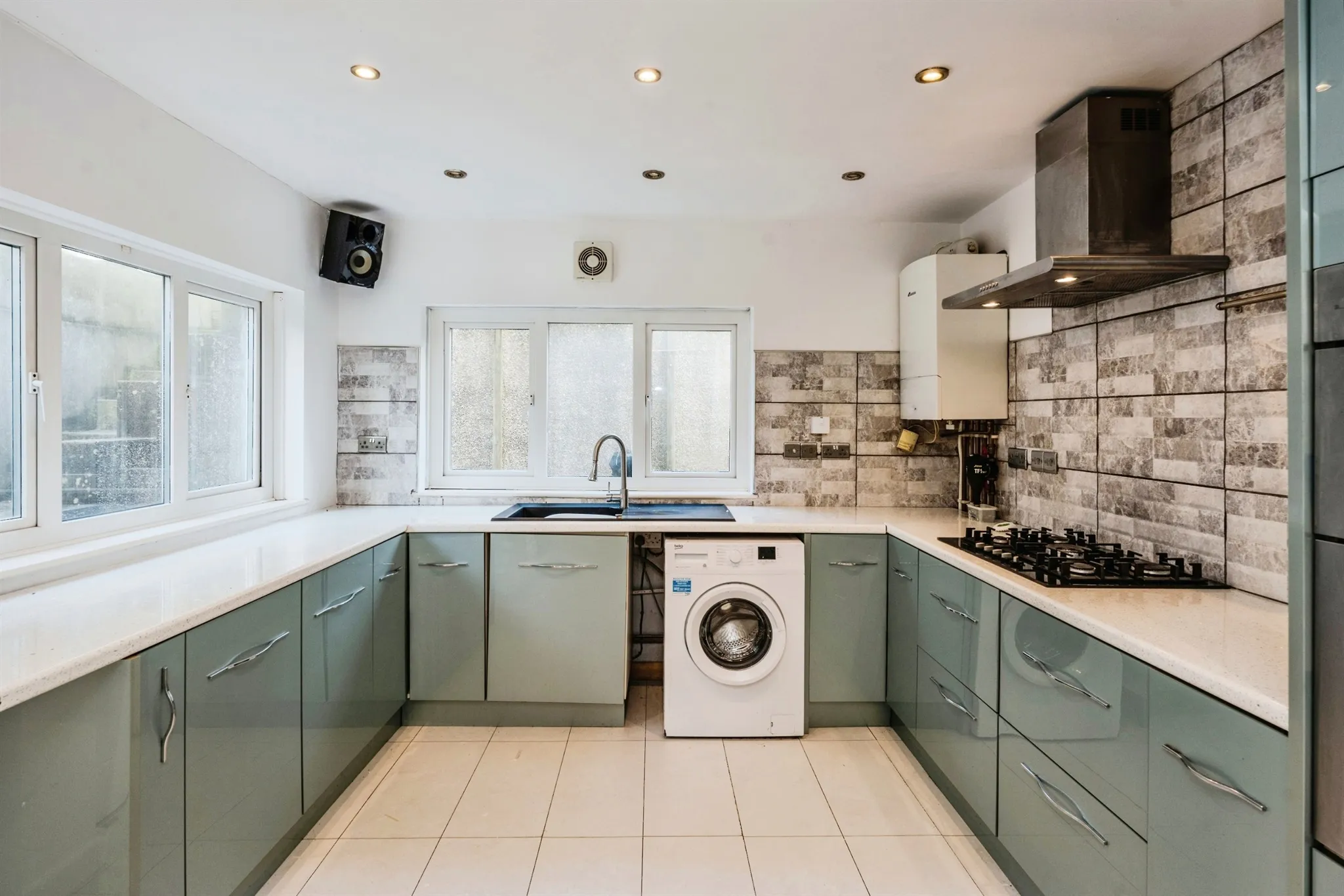 3 bed End of Terrace