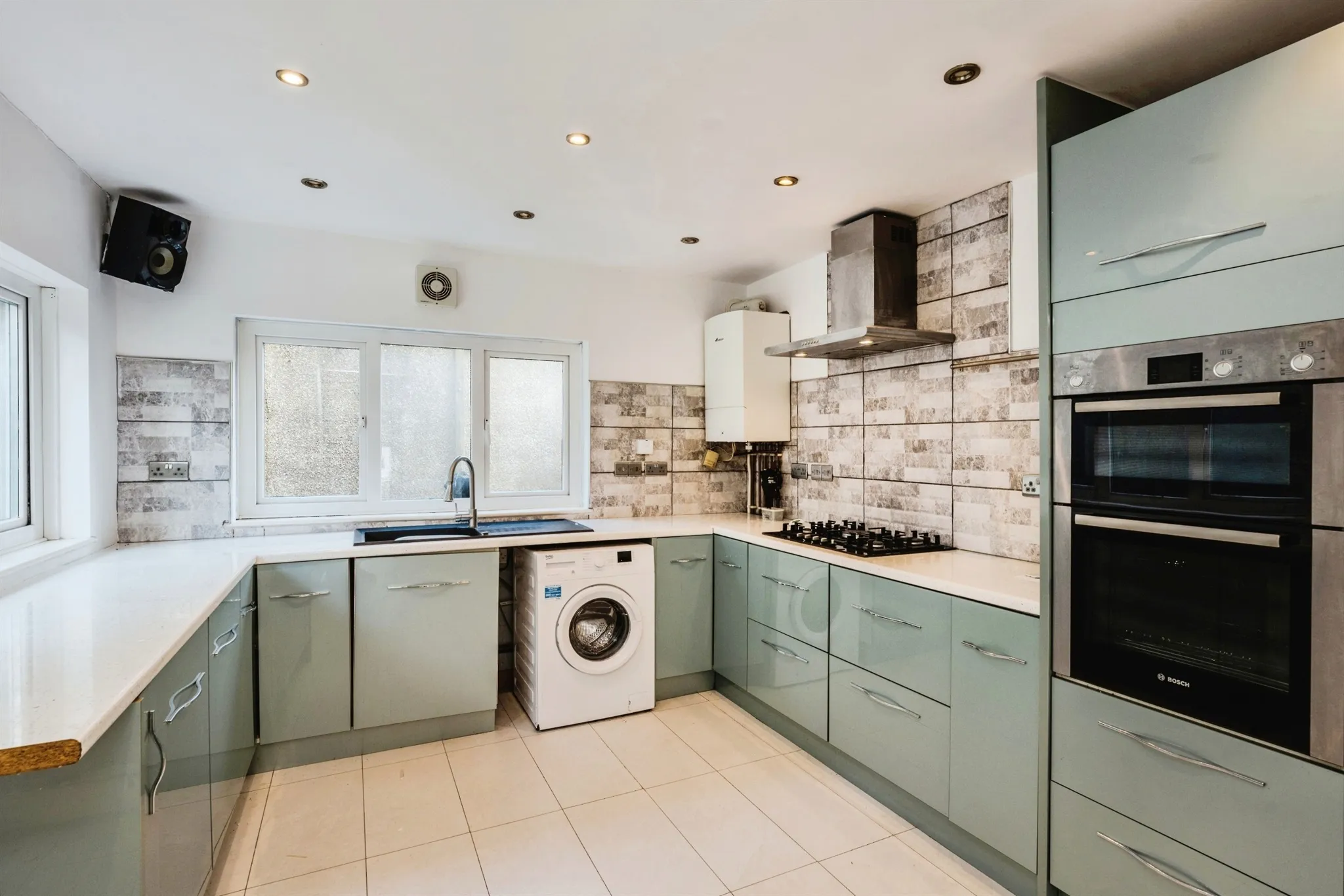 3 bed End of Terrace
